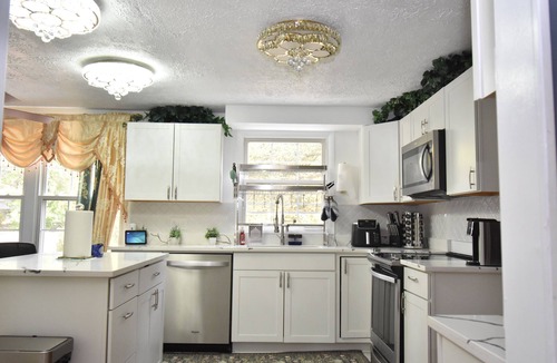 Bowie House | Spacious 4-bedroom house with AC in quaint Bowie