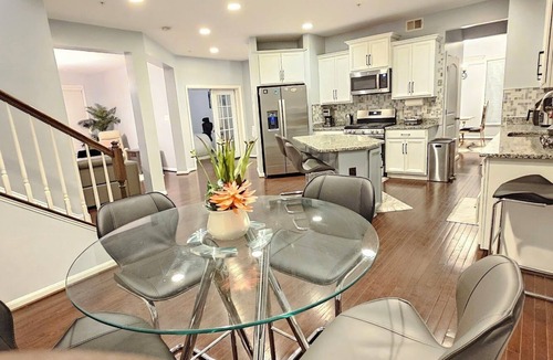 Glenarden House | Spacious 4-bedroom house in Woodmore, Bowie