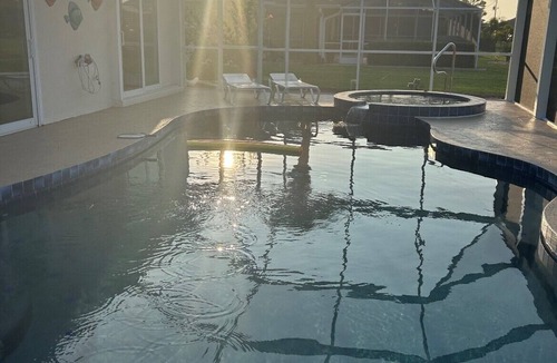 Broadmoor House | SPACIOUS 4 BEDROOMED HOME