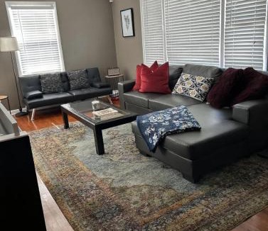 Columbus House | Spacious 4BR Close to Airport for Work and Families