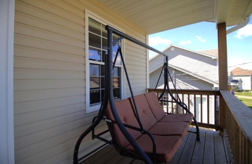 Dieppe House | Spacious 4BR Family Retreat w- Game Room 10p
