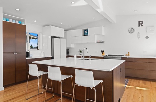 Fauntleroy House | Spacious 5 bedroom home with one of West Seattle's most breathtaking views