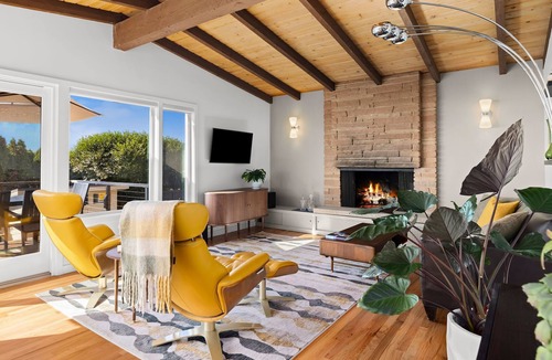 Fauntleroy House | Spacious 5 bedroom home with one of West Seattle's most breathtaking views