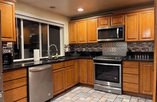 Inglewood-Finn Hill House | Spacious 5-bedroom house in fabulous Kirkland with sunroom, WiFi