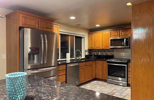 Inglewood-Finn Hill House | Spacious 5-bedroom house in fabulous Kirkland with sunroom, WiFi