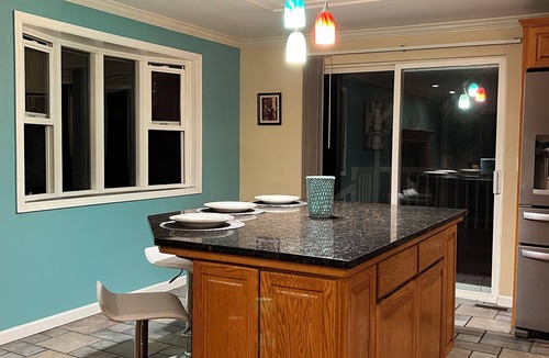 Inglewood-Finn Hill House | Spacious 5-bedroom house in fabulous Kirkland with sunroom, WiFi
