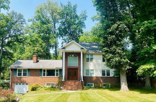 Mantua House | Spacious 5-bedroom house close to Washington DC