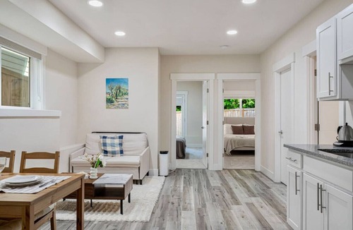 Highline House | Spacious 5B 3.5B House Near Airport & Dinning