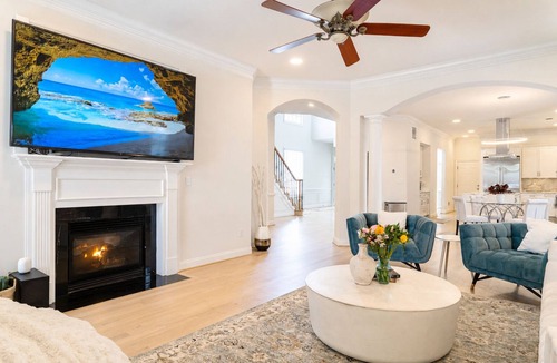 Cherrydale House | Spacious 5BR Home - Walk to Ballston Metro