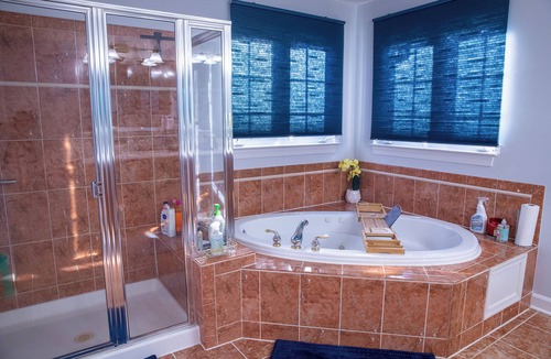 Montpelier Bed & Breakfast | Spacious 5BR Retreat Near DC with Private Gym - Perfect for Group Getaway
