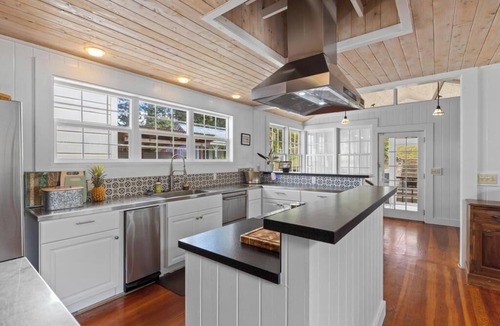 Hawi House | Spacious 6-bedroom house in brilliant Hawi with WiFi, fitness room