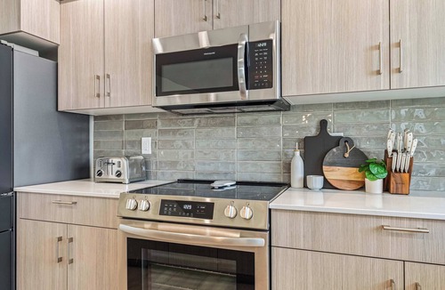 Nampa House | Spacious 6BR Sleeps 22 with Playground, Basketball