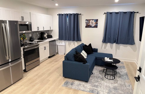 Downtown Baltimore House | Spacious 7-bedroom house in quaint Baltimore with AC