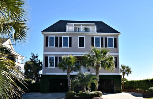 Litchfield by the Sea House | Spacious 7 BR, 7.5 BA oceanfront house with screened porch and hammock = RELAX