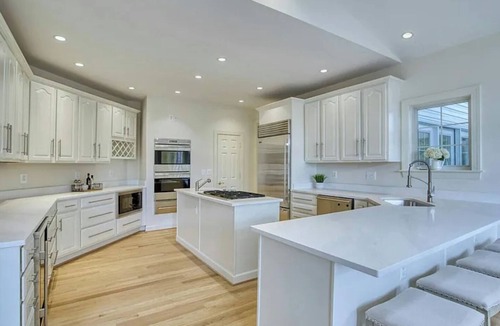 Addison Heights House | Spacious 8-bedroom house in lovely Arlington with WiFi, AC