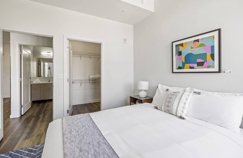 Bluemont Hotel | Spacious Apartment | Kitchen & Rooftop Access | Close to the Metro & Dining