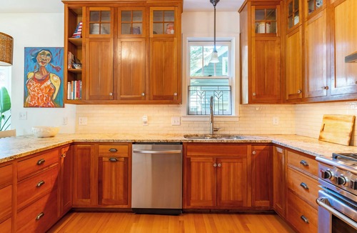 North Admiral House | Spacious Art Filled Craftsman with Garden Oasis - Near Beach & City