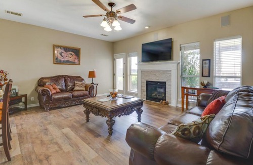 Broken Arrow House | Spacious Broken Arrow Retreat Yard and Grill!