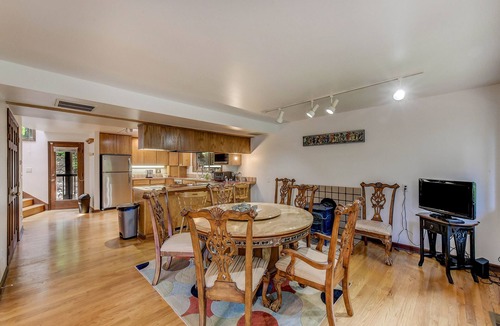 Cedar Heights House | Spacious Cabin with Hot Tub, Sauna, AC, Loft, King bed, Free Parking