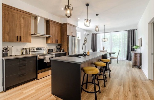 Magog Condo | Spacious comfortable 1 bedroom shared pool hot tub lake Memphrémagog