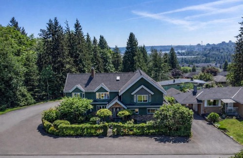 Coquitlam House | Spacious & Comfortable Villa in Coquitlam