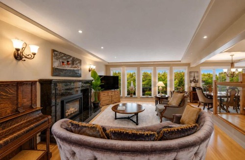 Coquitlam House | Spacious & Comfortable Villa in Coquitlam