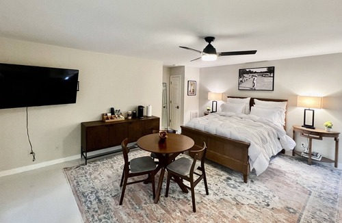 Pinehurst Cottage | Spacious golf course view Studio