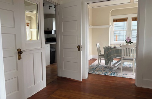 Columbia City House | Spacious home+AC 4 min walk to train 12 min to Stadium, relax & explore Seattle!