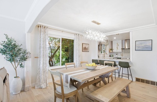 Southeast Magnolia House | Spacious Light Filled Magnolia Retreat. 3 Bed. Parking. Perfect for Families.