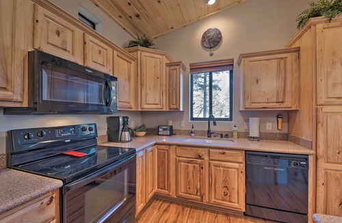 Torreon Cottage | Spacious & Lovely Getaway w/Deck in Show Low!