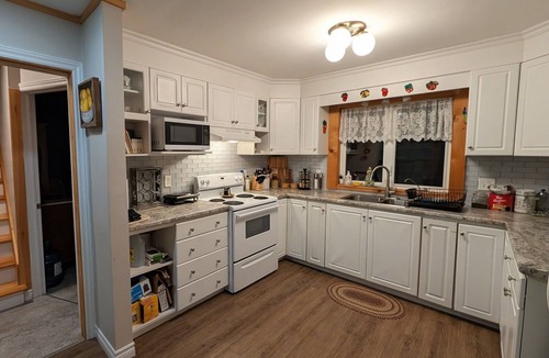 Queens Cottage | Spacious Luxe-Lodge 5br Lakefront