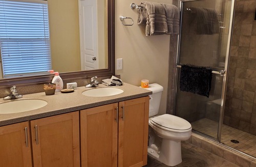 Durham House | Spacious Luxury 4/5BR 3BA, Chef Kitchen, Close to BrierCreek, RDU Airport, Duke