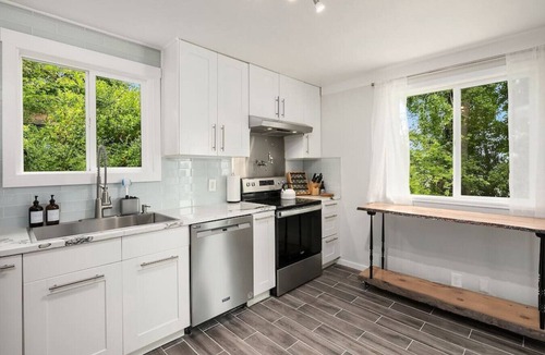 Stevens House | Spacious & Modern 3 Bedroom in Madison Valley
