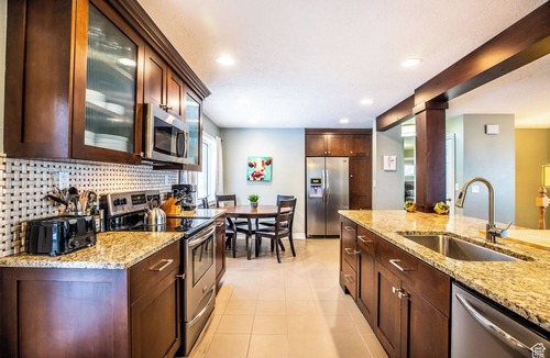 Salt Lake City House | Spacious, Modern 4BR house with city view and easy access to ski resorts