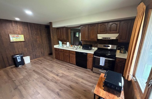 McHenry House | Spacious Ranch blocks away from downtown McHenry