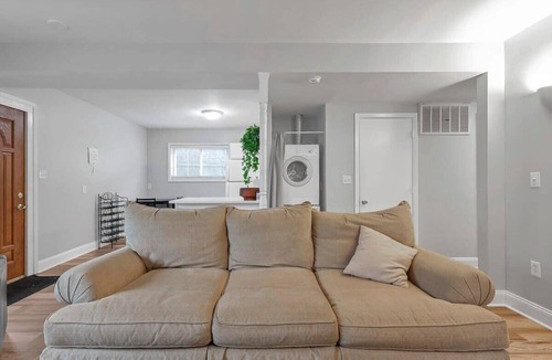 Downtown Columbus Apartment | Spacious Retreat - 3 BR + Parking- German Village