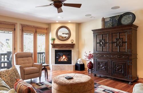 Canyon Links Resort | Spacious Retreat, Sleeps 7, Minutes to Skiing, Private Hot Tub, Scenic Views, Ultimate Relaxation!