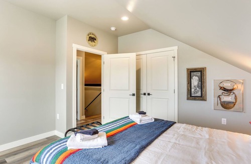 Spearfish Cottage | Spacious, Rustic Spearfish Home: Walk to Downtown!