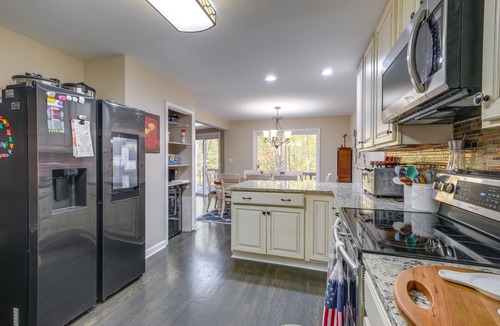 Clifton House | Spacious & Serene Lake Ridge Retreat w/Game Room!