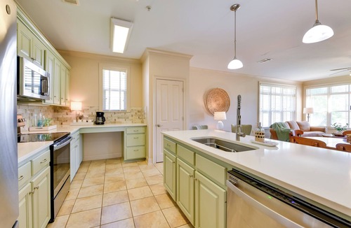 Springfield Villa | Spacious Springfield Home w/Golf Course View!
