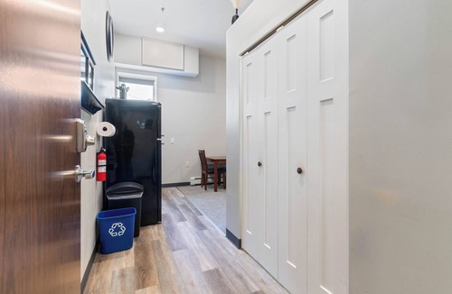 East Hillside Apartment | Spacious Studio Apartment centrally located in Duluth, MN. Experience ease and accessibility.
