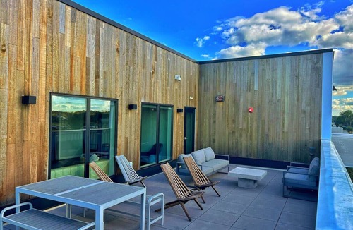 Downtown Des Moines Apartment | Spacious Studio Unit in Des Moines