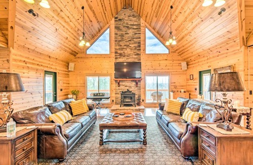Whitestone House | Spacious Talking Rock Cabin with Mountain Views
