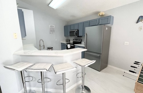 Lake Berkley Villa | Spacious Villa with Private Heated Pool & Office