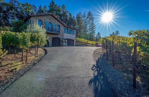 Napa County House | Spacious vineyard estate in Napa Valley with home, guest home, pool, pano views