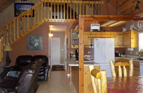 Pinetop Cabin | SPECTACULAR COZY CABIN NESTLED IN THE PINES BIG FRONT DECK FENCED FOR DOGS