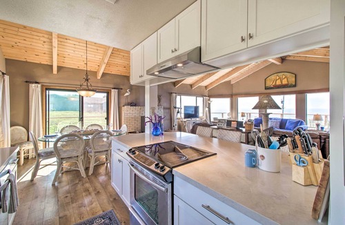 Manchester House | Spectacular Ocean View Retreat w/Hot Tub