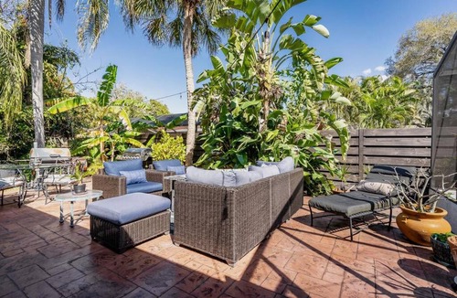 Indian Beach Sapphire Shores Apartment | Spiritual Oasis! The perfect location for those who have a flair for the healing arts and an eclectic, creative style and sensibility.