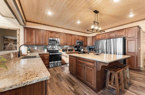 Kimberling City Cabin | Splash Mountain Mansion: The Dream Family Getaway!