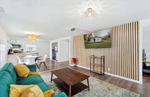 Waverly House | Splash of Sunshine | 2 Bed 1 Bath